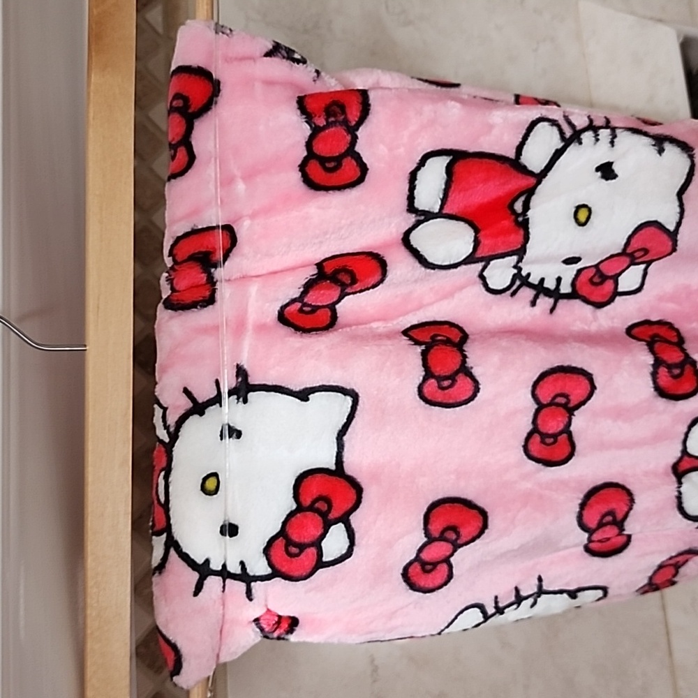 ๐๐ฉท HELLO KITTY PLUSH CLOUD THROW ๐ฉท๐ - Picture 2 of 8